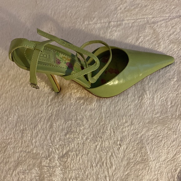 Bakers size seven green high heels, leather German sole made in chia. - Picture 4 of 4